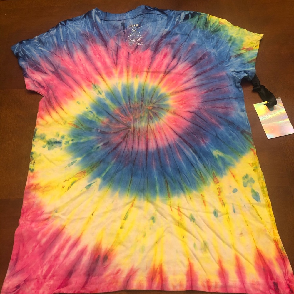 ⭐️LAST CHANCE⭐️🆕 Rainbow Tie Dye tee shirt Medium